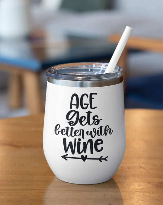 La edad mejora con el vino - Vaso de vino frío