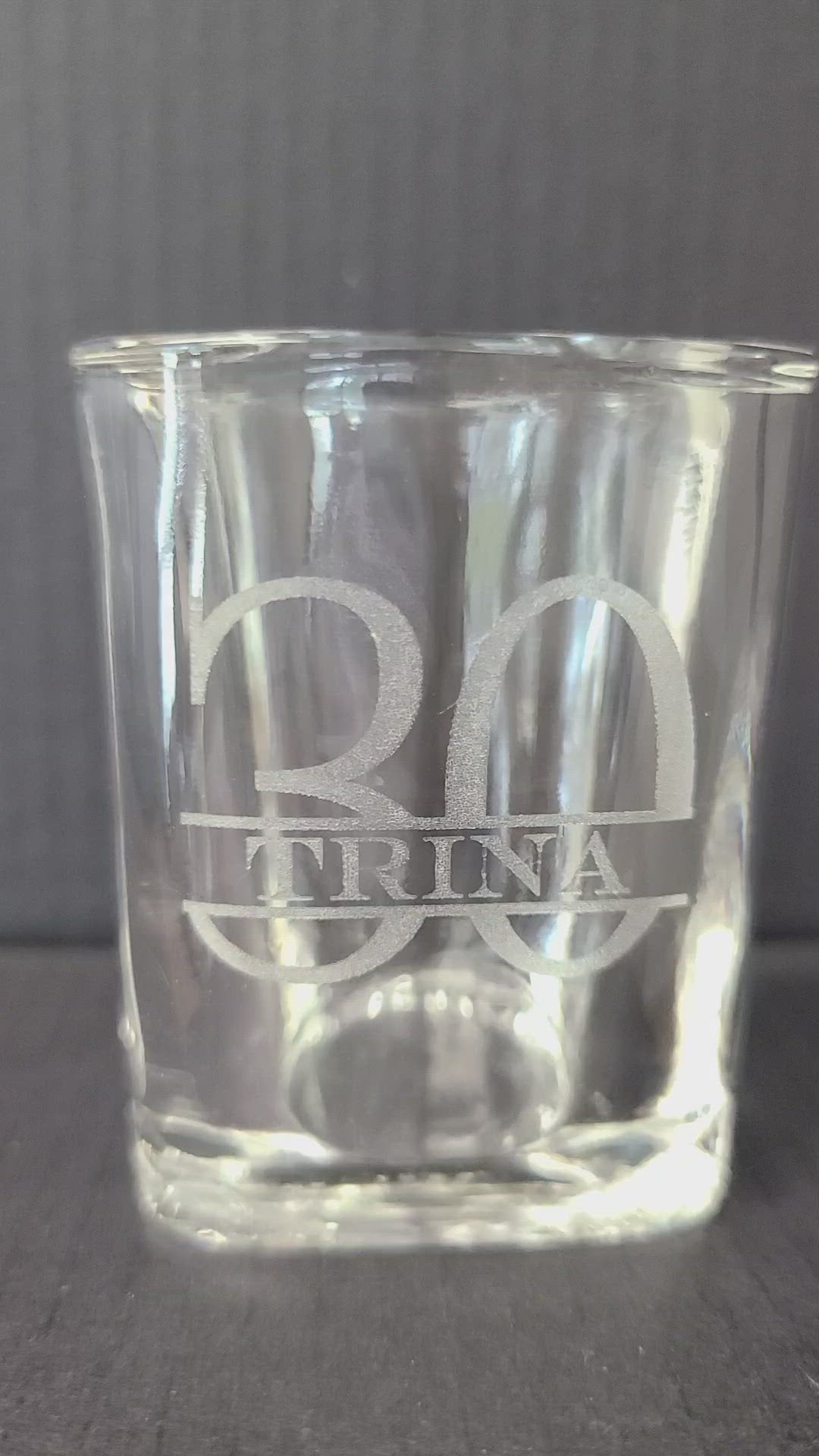 Regalos de 30 cumpleaños - Vaso de chupito cuadrado de 2 oz