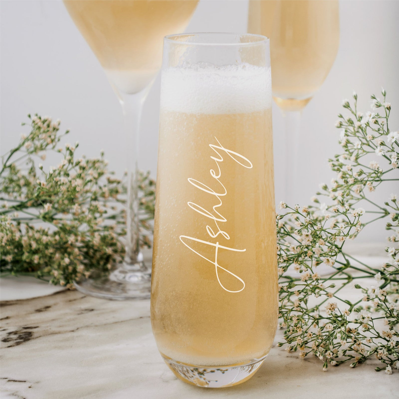 Personalized Bridesmaid Glasses: Adding Elegance and Sentiment to Wedding Celebrations