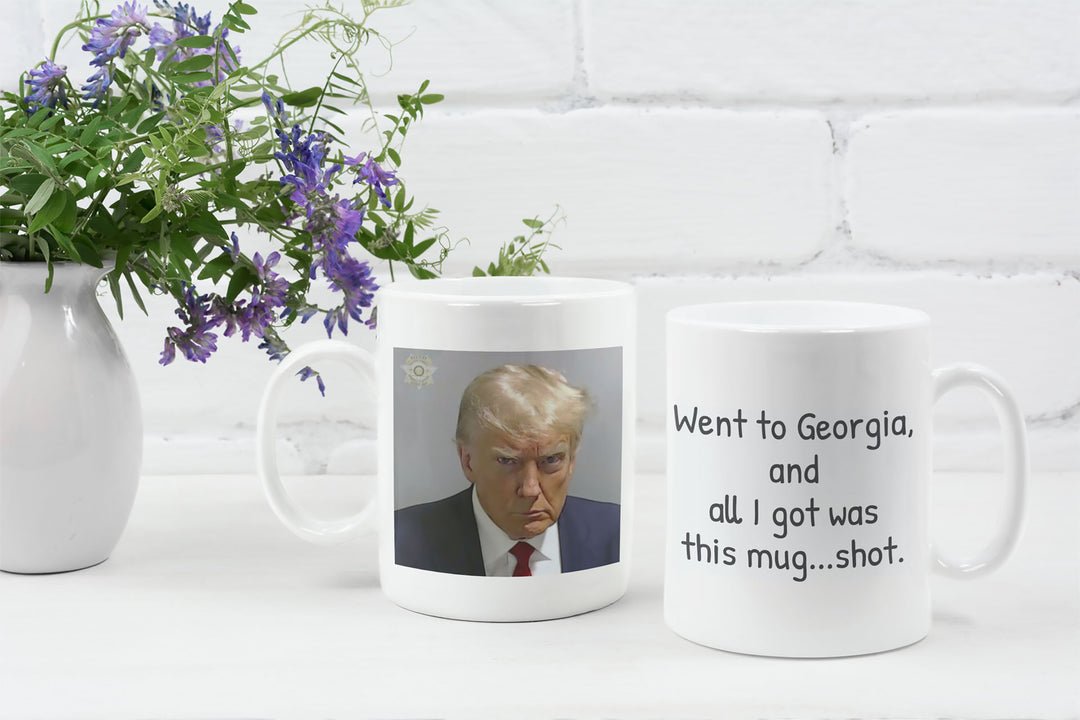 Taza de cerámica Trump Mugshot de 11 oz: una pieza de declaración política única