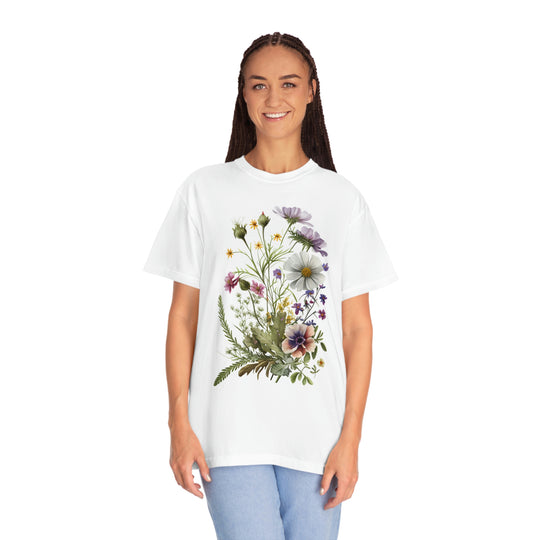 Camiseta Cottagecore con flores prensadas