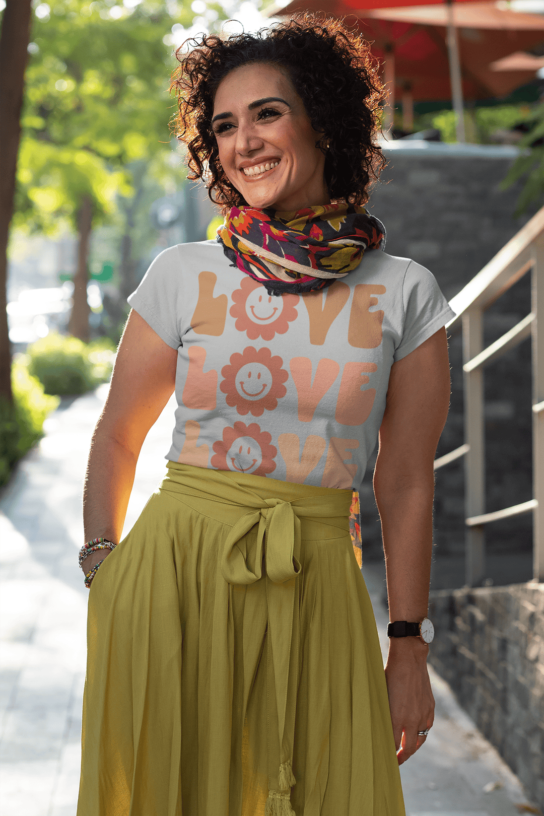 Retro Love T-Shirt Smiley Face Daisy Design